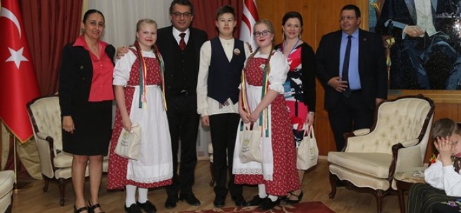 Başbakan Erhürman, 21. Uluslararası 23 Nisan Çocuk Festivali’ne katılan çocukları kabul etti