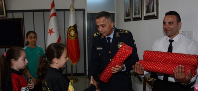 23 Nisan öğrencileri Polis Genel Müdürü Manavoğlu’nu ziyaret etti