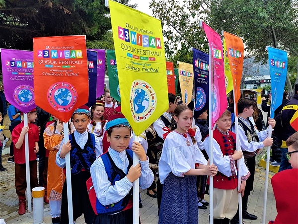21. Uluslararası 23 Nisan Çocuk Festivali çeşitli etkinliklerle devam ediyor