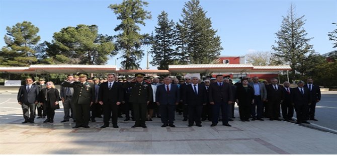 Lefkoşa Atatürk Anıtı'nda 23 Nisan töreni düzenlendi
