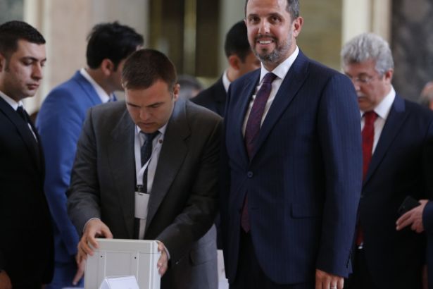 AKP'li vekil 'FETÖ itirafçısı' çıktı