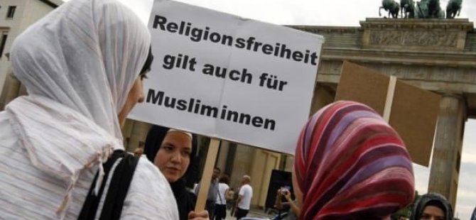 ‘Türban’ konferansı Alman üniversitesini karıştırdı: ‘Bu ‘İslamofobi’ye hizmet’