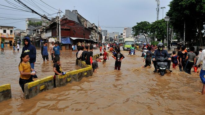 Endonezya'nın hızla suya batan başkenti taşınıyor