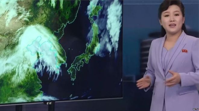 Kuzey Koreli sunucu hava durumunu ilk kez ayakta sundu