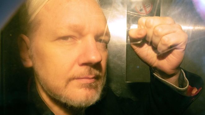 Julian Assange: WikiLeaks'in kurucusu Londra'da 50 hafta hapis cezasına çarptırıldı