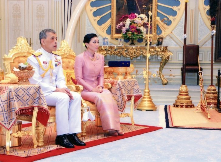 Tayland kralı, kendi güvenliğinden sorumlu generalle evlendi