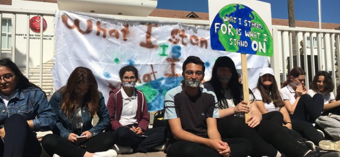 Gençlerden Meclis önünde iklim eylemi