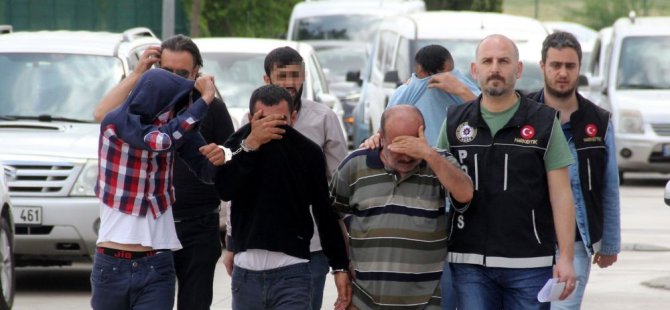 Adana'da gözaltına alınan torbacıdan gazetecilere: Güzel çekin, televizyona çıksın