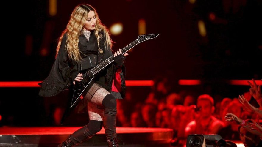 Madonna "kadın düşmanı erkekler" çekemesin diye kendisinin hayatını film yapacağını açıkladı