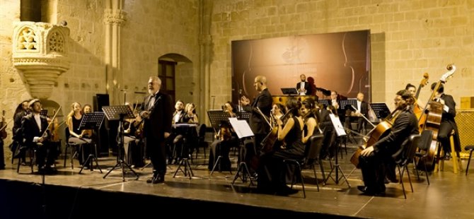 23’üncü Kuzey Kıbrıs Uluslararası Bellapais Müzik Festivali dün akşam başladı