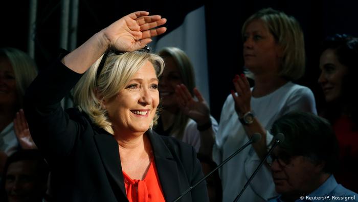 Fransa'da Le Pen'in partisi önde