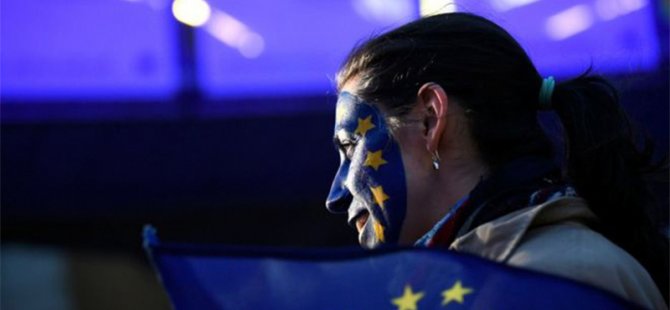 Avrupa Parlamentosu seçimleri: Merkez partiler gerilerken liberaller, yeşiller ve aşırı sağcılar yükselişte