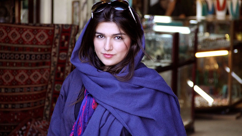İran'da yabancı kadınlara tribün serbest
