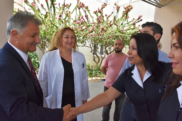 Sağlık Bakanı Ali Pilli, Ramazan Bayramı nedeniyle  Gazimağusa Devlet Hastanesi’ni ziyaret etti