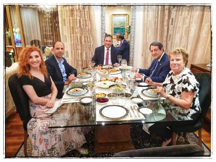 15 gün önceki Anastasiadis Özersay yemeğinin fotoğrafı yayımlandı