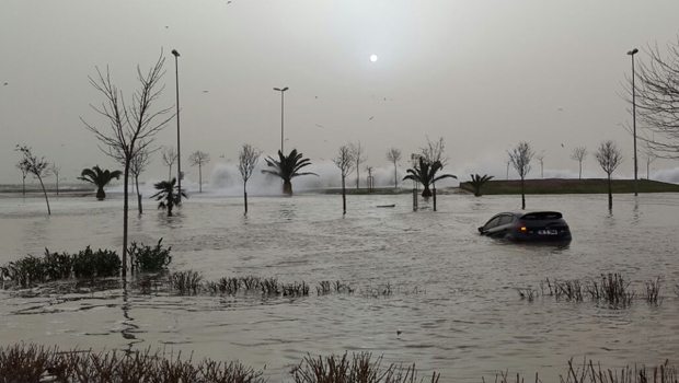 İstanbul'da sahilde tehlike