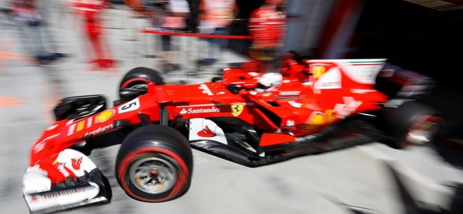 Formula 1 Ferrari aracından 2 kaçak göçmen çıktı