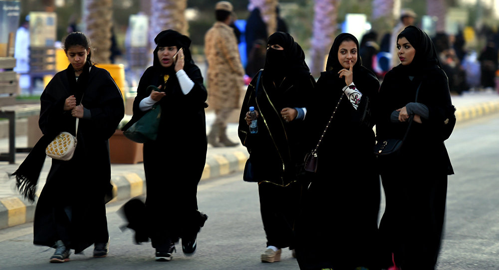 'Suudi Arabistan'da kadınlara yurt dışı seyahat özgürlüğü geliyor'