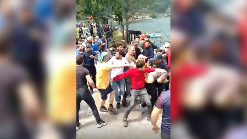AKP'li Yeneroğlu'ndan turistlere linç girişimine tepki: Suçlu muamelesi görmeleri kabul edilemez