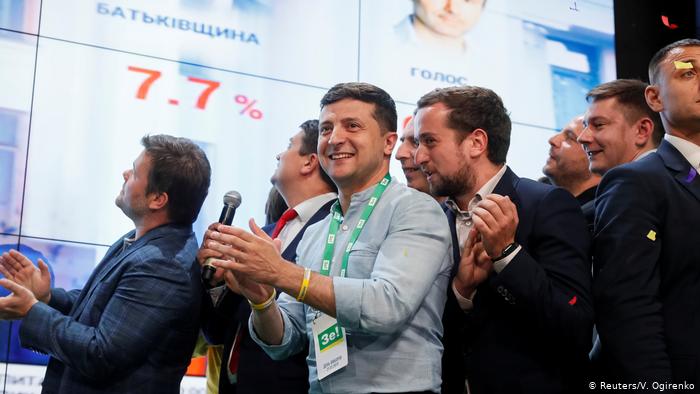 Ukrayna’da Selenski’nin partisinden seçim zaferi
