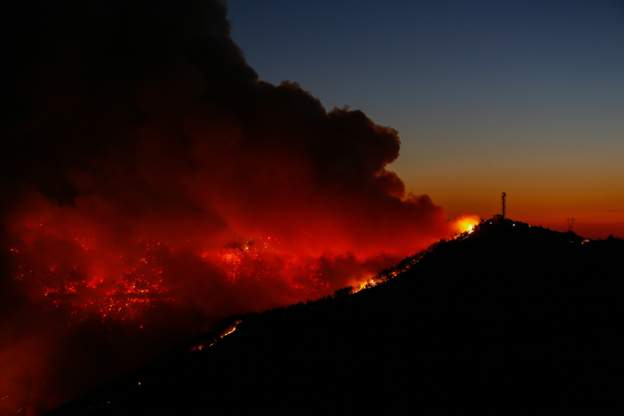 İzmir’deki yangınlar yerleşim merkezlerinden uzaklaştırıldı