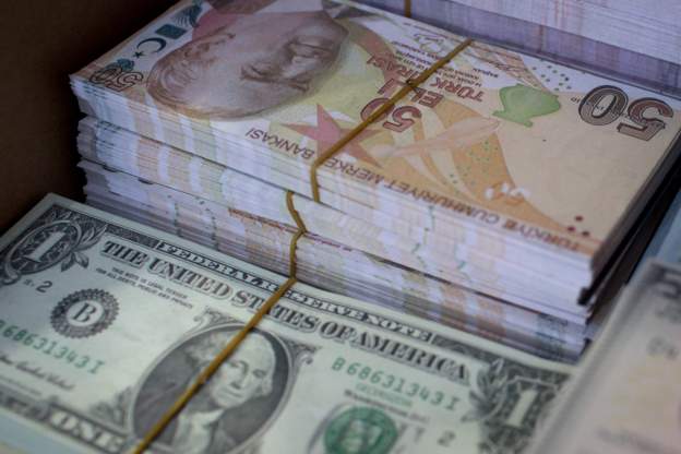 Türk lirası değer kaybına bugün de devam etti, dolar/TL 5,73’ü gördü