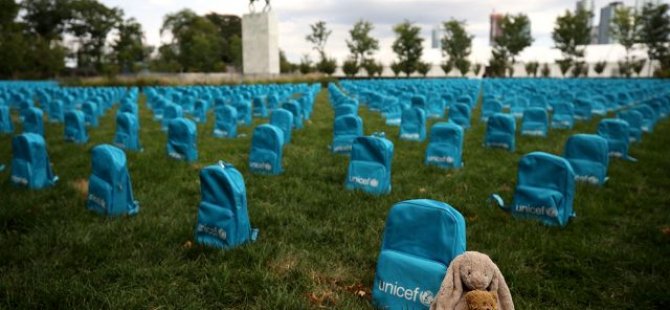 UNICEF BM genel merkezinin bahçesini mezarlığa çevirdi