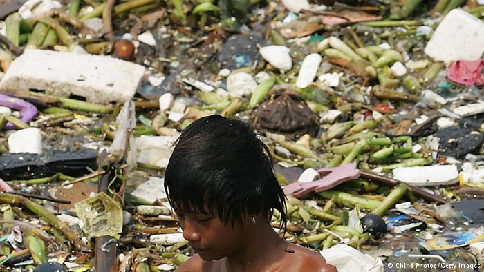 Denizlere tonlarca plastik atık akıyor