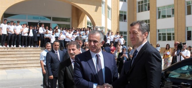 Türkiye Milli Eğitim Bakanı Selçuk ile Çavuşoğlu İlahiyat Kolejini ziyaret etti