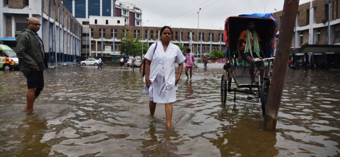 Hindistan'da şiddetli yağışların etkisi sürüyor: Ölü sayısı 55'e çıktı