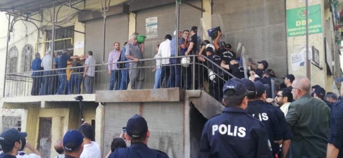 HDP’lilerin Suriye operasyonu açıklaması engellendi: Milletvekili yaralandı