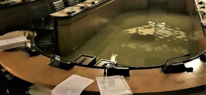 Veneto Parlamentosu iklim değişikliği önergesini reddettikten 2 dakika sonra tarihinde ilk kez sular içinde kadı