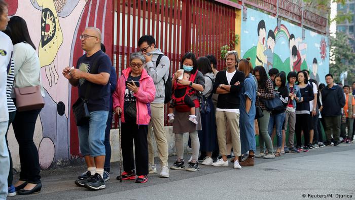 Hong Kong'da halk sandık başında