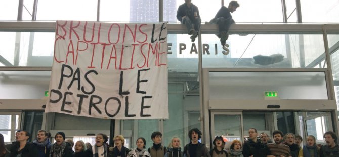 Avrupa'da 'Kara Cuma' protestoları: Kapitalizmi yakalım, benzini değil