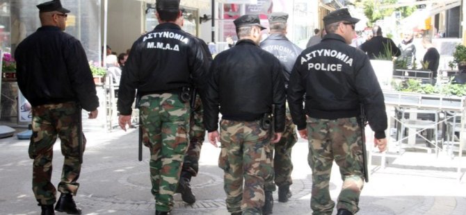 #CORONA Güney Kıbrıs'ta asker kışladan çıktı