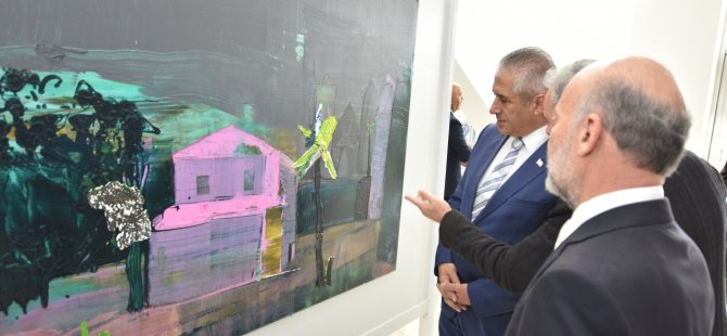 Taçoy, Ukraynalı sanatçı Petro Smetana'nın Kıbrıs Modern Sanat Müzesi için hazırladığı serginin açılışını yaptı