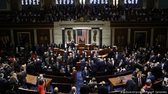 ABD Temsilciler Meclisi'nden Trump'ın azline onay çıktı