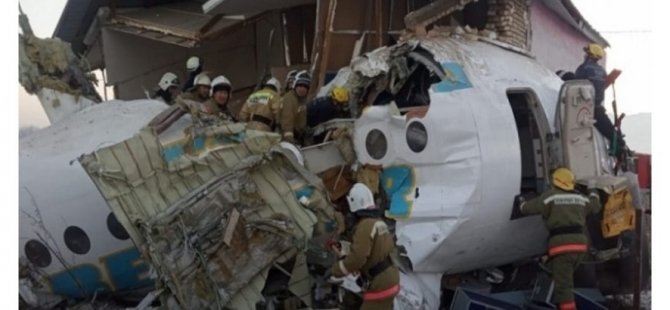 Kazakistan’da yolcu uçağı düştü