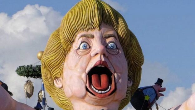 Putin 'travesti' oldu, Merkel 'Renzi doğurdu'