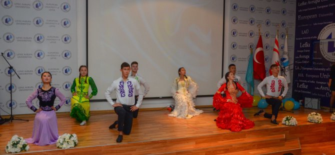 Kazak öğrenciler ulusal günlerini çoşku ile kutladılar