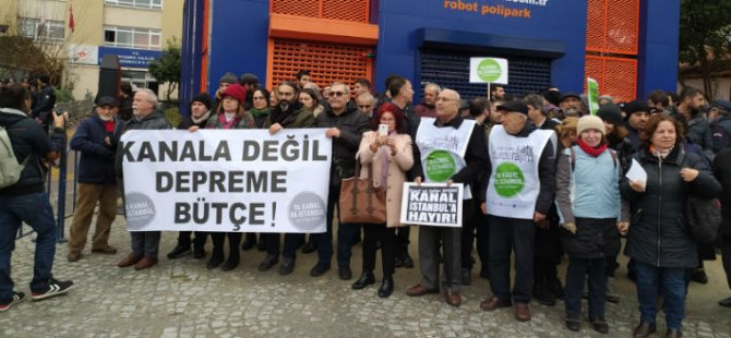 Yurttaşlar, Müdürlük önünde haykırdı: 'Kanal İstanbul'a değil, depreme bütçe!'