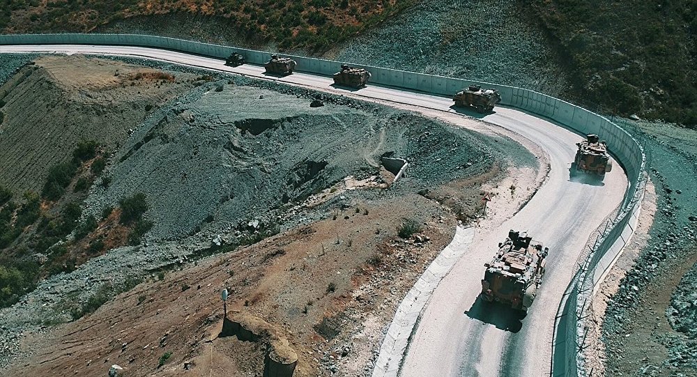 İdlib’e doğru ilerleyen Türk askeri konvoyu görüntülendi