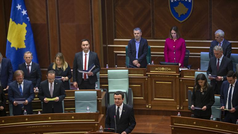 Kosova'da Başbakan ve bakanların maaşları yarıya inecek