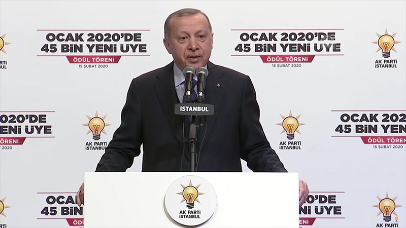 Erdoğan: Bu ülkede FETÖ'yü terör örgütü ilan edip ona savaş açan şahsım ve AK Parti'dir
