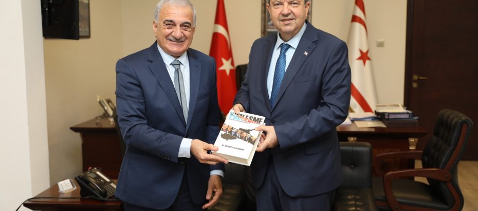 Arabacıoğlu “Yüzleşme” isimli kitabını Başbakan Tatar’a takdim etti