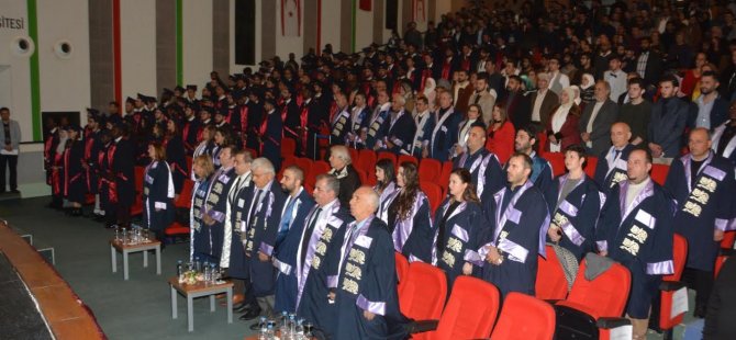 YDÜ Mühendislik Fakültesi 2019-2020 Güz Dönemi Mezunları Diplomalarını Aldı…