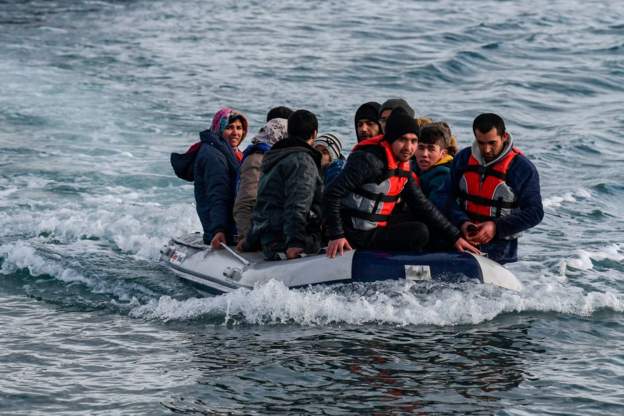 Türkiye'deki bazı göçmenler deniz yoluyla Midilli'ye geçiyor
