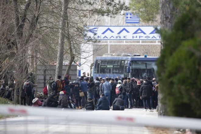 Türkiye'nin 'mülteci' açıklaması sonrası Yunanistan'da ordu alarma geçti, Kastanyes Sınır Kapısı kapatıldı