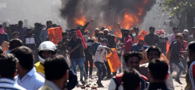 Hindistan'da 'vatandaşlık yasası' çatışmaları: 35 kişi yaşamını yitirdi