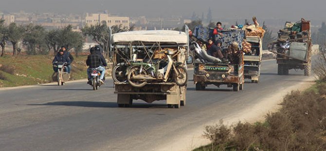 Suriyeliler, Türkiye sınırlarına ilerliyor